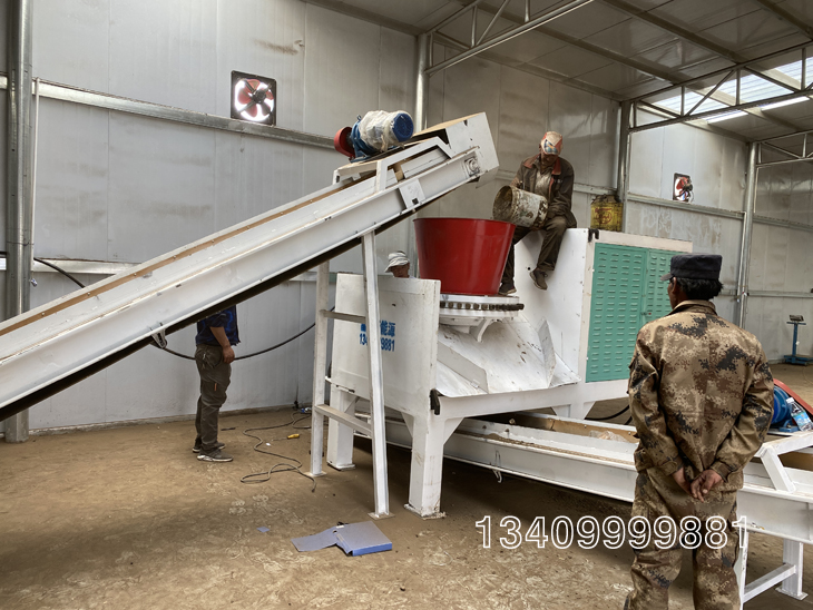 牛羊糞壓塊機(jī) 牛羊糞壓塊機(jī)